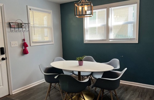 Downtown House | B&Ds Cottage l 1 mile to Rupp & Main l Cheery 3B2B