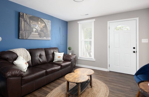 Downtown House | B&Ds Cottage l 1 mile to Rupp & Main l Cheery 3B2B