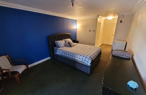 Pico - Robertson Hotel | (B08) Deluxe Hotel Style Unit