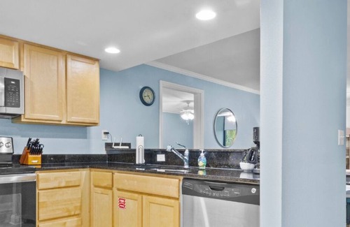 Biloxi Condo | B319 A short walk to the beach
