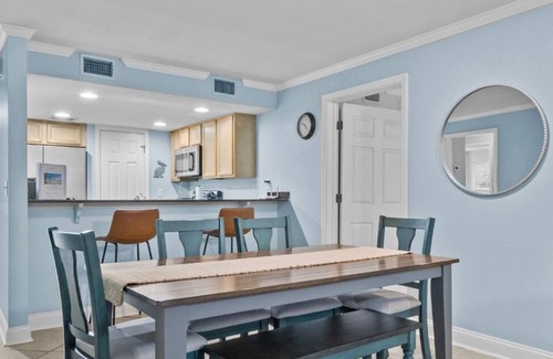 Biloxi Condo | B319 A short walk to the beach