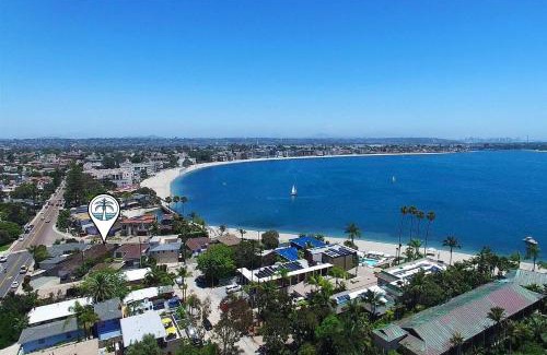 Crown Point House | B5199 Mission Bay Classic Beach House