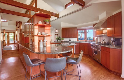 La Jolla Mesa House | B5353 Hillside Hideaway