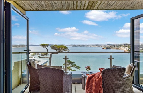 Torquay City Centre Apartment | B6 Masts - Apartment with Sea Views