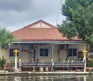 Sangkhla Buri House | Baan Dongsak River view