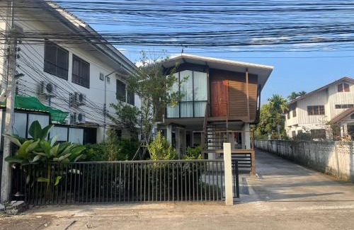Chiang Rai House | Baan Jai Klang (บ้านใจกลาง)