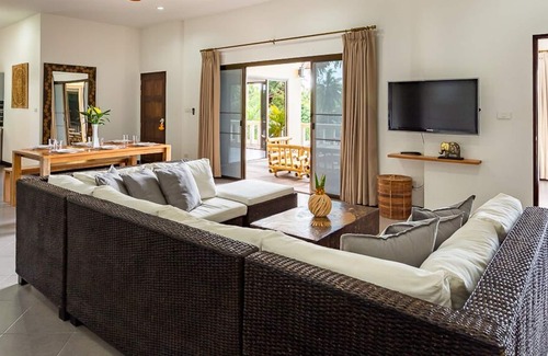 Wok Tum Villa | BAAN SAM SAO- Elegant 3 bd villa with large pool & tropical garden