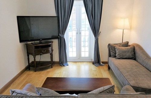 Bang Rak Hotel | Baan Vajra