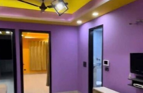 Gurugram Apartment | Babbu's Smart Residencies Blue Room