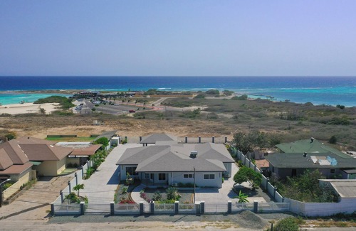 Sero Colorado House | Baby Beach Oasis – 4 BR Oceanview, Closest House to Baby Beach