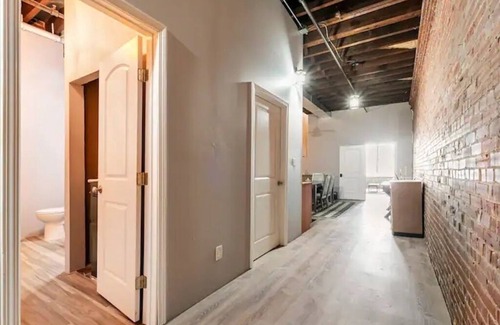 Downtown St. Louis Hotel | Bachelor, Bachelorette, Teams or Large Groups! Large 2 Bedroom Apt, Sleeps 12.