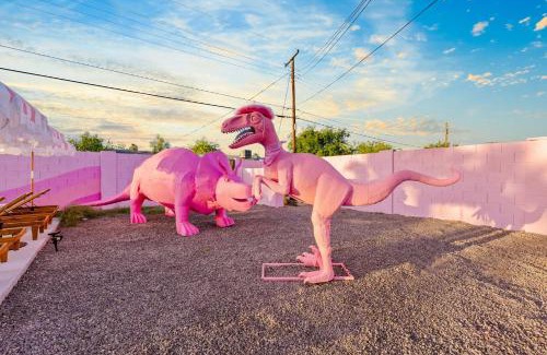 McDowell Parkway House | Bachelorette! Fire Pit+Heated Pool+3MI to Old Town