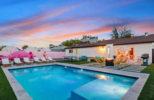 McDowell Parkway House | Bachelorette! Fire Pit+Heated Pool+3MI to Old Town