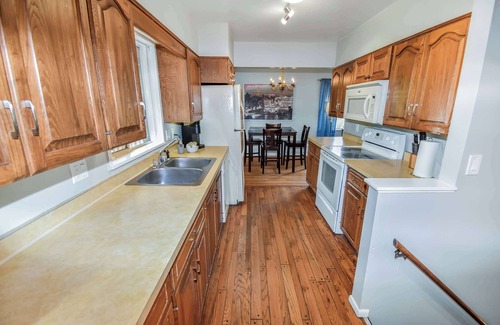 University Hills House | Bachelorette-Themed 5 Bed Home 2 Kitchens & Garage Near Light Rail, Pink Palace