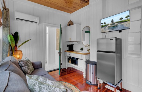 Summerville Historic District Apartment | Back Porch Suite in Summerville