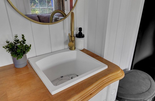 Summerville Historic District Apartment | Back Porch Suite in Summerville