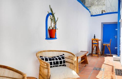 Cape Town City Centre House | Backup-Powered Art Deco Cottage in De Waterkant