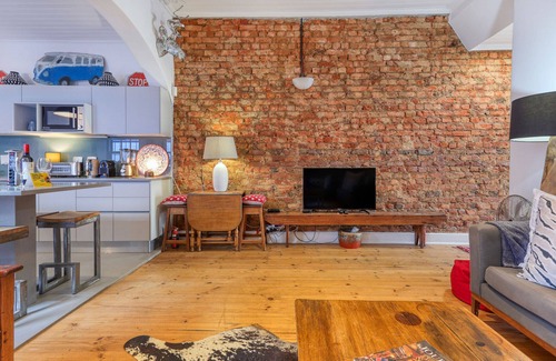 Cape Town City Centre Cottage | Backup-Powered Modern Art Decor Apartment in walking distance to V&A Waterfront
