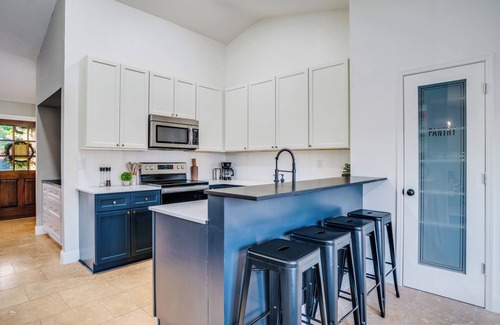 McKinney House | Backyard Bliss in McKinney – Fire Pit, Hot Tub & Lounge Area