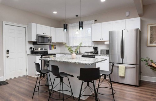 North Chesterfield House | Backyard City Escape w/Flare