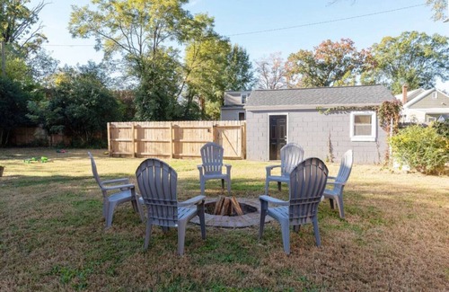 North Chesterfield House | Backyard City Escape w/Flare