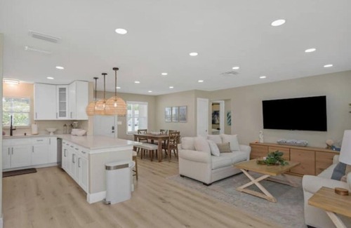 Seminole Villa | Backyard Oasis! Fully remodelled and professionally furnished! 4 min to beach!
