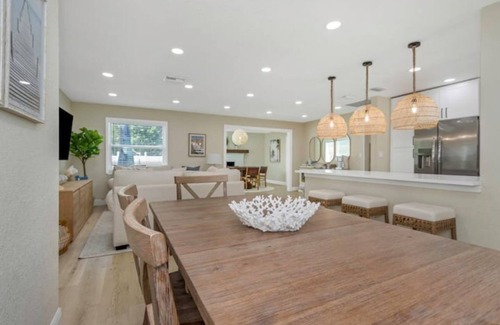 Seminole Villa | Backyard Oasis! Fully remodelled and professionally furnished! 4 min to beach!