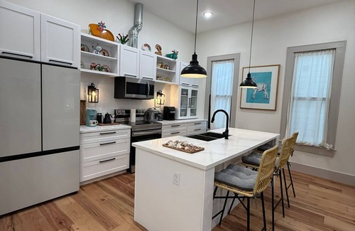 Bay City House | "Badonkadonkey" a historic home in Bay City, Texas