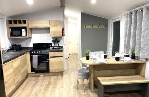 Great Houghton Apartment | BAF Luxury Stays - Billing Aquadrome - Caravan Sleeps 8