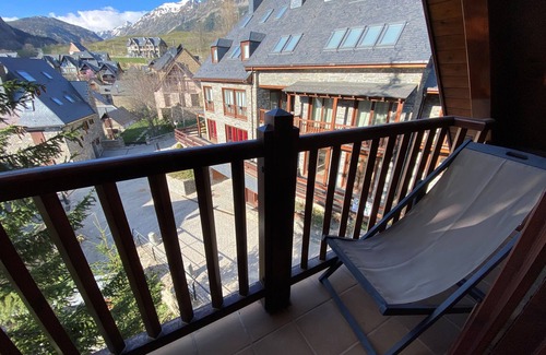 Bagergue Apartment | Bagergue design duplex with ski storage at the foot of the slopes n Baqueira (Val de Ruda)