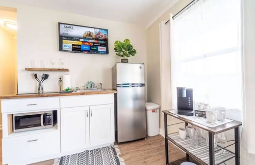 Bahama Beach Apartment | Bahama Breeze | Modern 2 bedroom | Near the Shore