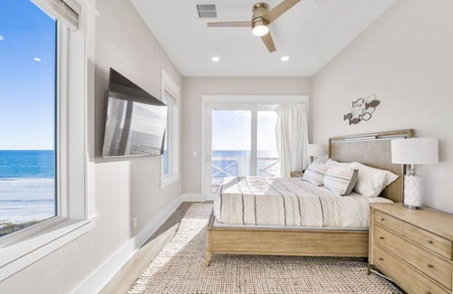 Crescent Beach House | "Bahama Mama" Beachfront + Private Pool!