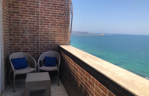 Bab Sharqi Apartment | Bahamas Beachfront Break