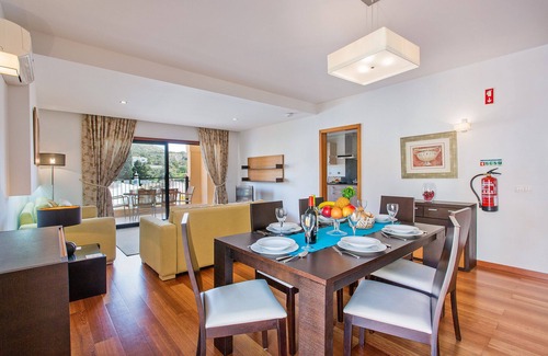 Praia da Luz Apartment | Baia Da Luz Spacious 3 Bed Apartment: Beach 5 Mins