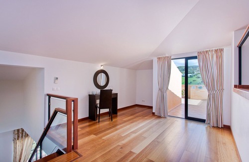 Praia da Luz Apartment | Baia Da Luz Spacious 3 Bed Apartment: Beach 5 Mins