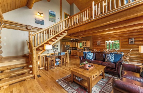 Bailey Cabin | Bailey Bear Haus - Colorado Mountain Log Cabin Getaway. Pet friendly!