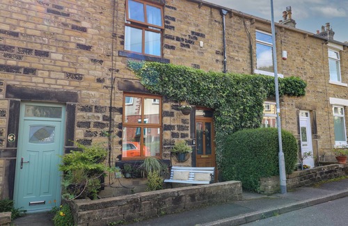 Dobcross House | BAILEY COTTAGE, pet friendly, with open fire in Greenfield