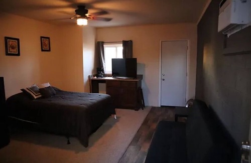 Yuma House | Bailey House BUNGALOW at Martinez Lake Resort!