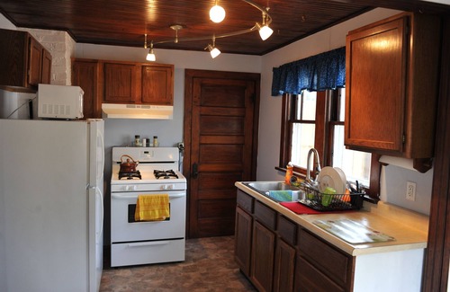 Bluffton Cottage | Bailey Sands: Adorable Vintage Beach Cottage, steps from Lake Michigan beach