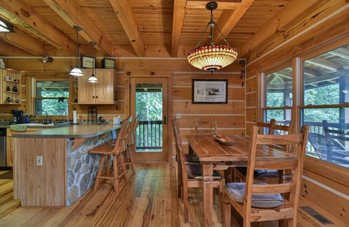 Old Fort Cabin | 'Bair' Necessities relaxing Cabin with Fire Pit