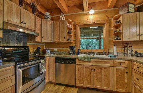 Old Fort Cabin | 'Bair' Necessities relaxing Cabin with Fire Pit