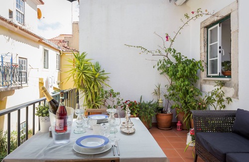 Encarnacao Apartment | BAIRRO ALTO APARTMENT