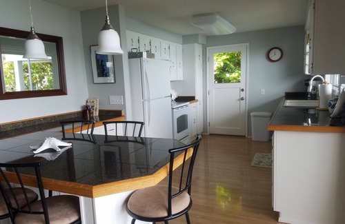 Coupeville House | Bakerview Beach House-BEAUTIFUL OCEAN FRONT LIVING! Pet friendly!