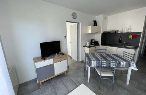 Balaruc-les-Bains Apartment | Balaruc-Les-Bains, Charmant T2, à 2 pas des Therme