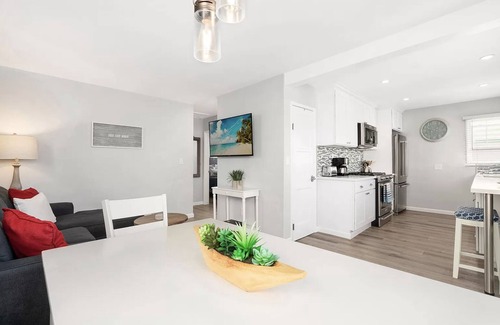 Balboa Island House | Balboa Island Gem | Walk to Beach & Dining | AC + Private Deck