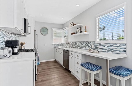 Balboa Island House | Balboa Island Gem | Walk to Beach & Dining | AC + Private Deck