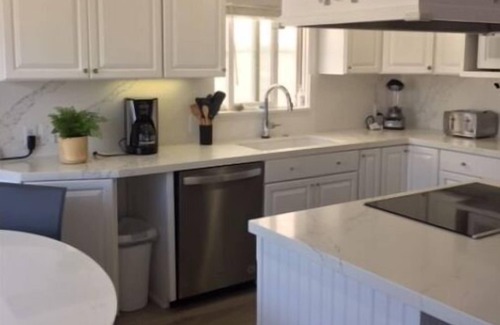 Balboa Island House | BALBOA ISLAND WATERFRONT . STEPS TO THE SAND