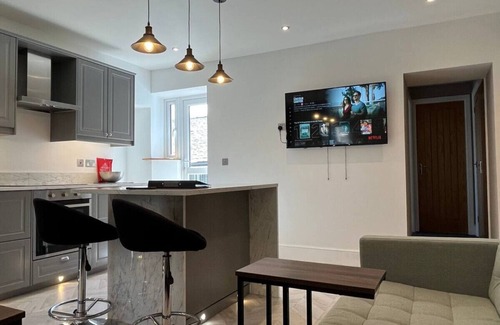 Windermere Condo | Balcony and free access to pool &gym health club