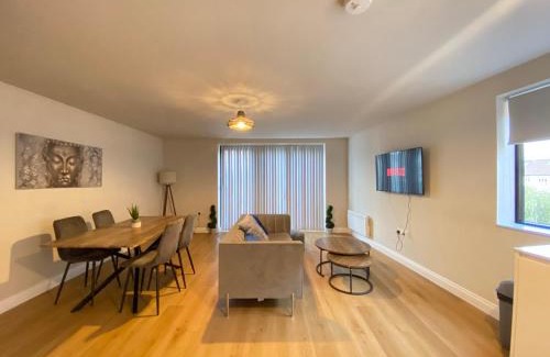 Elmers End Apartment | Balcony Sky- View London Apartment