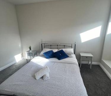 Elmers End Apartment | Balcony Sky- View London Apartment